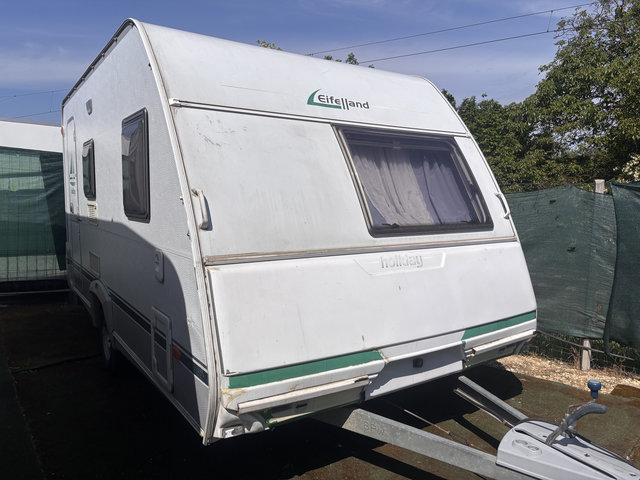 Knaus Eifelland 395 TF -névre írva, friss vizsgával