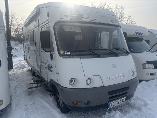 Mercedes-Benz Hymermobil Starline -névre írva